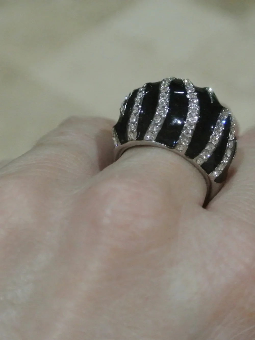 BLACK ENAMEL AND RHINESTONE ANIMAL DESIGN RING